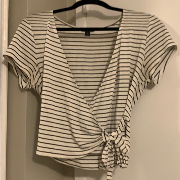 Super cute striped black and white short sleeve - Picture 1 of 3
